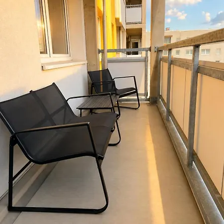 Modernes 5-personen Mit Vollausgestatteter Kueche, Balkon, Waschmaschine, Tv, Wifi Halle (Saale)
