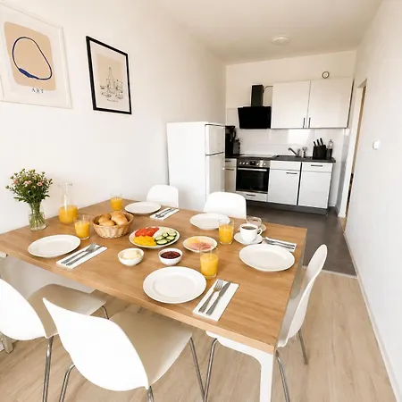 Modernes 5-personen Mit Vollausgestatteter Kueche, Balkon, Waschmaschine, Tv, Wifi Appartement *