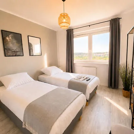 Modernes 5-personen Mit Vollausgestatteter Kueche, Balkon, Waschmaschine, Tv, Wifi Appartement