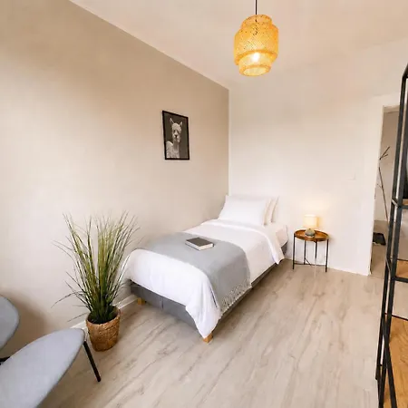 Modernes 5-personen Mit Vollausgestatteter Kueche, Balkon, Waschmaschine, Tv, Wifi Appartement *