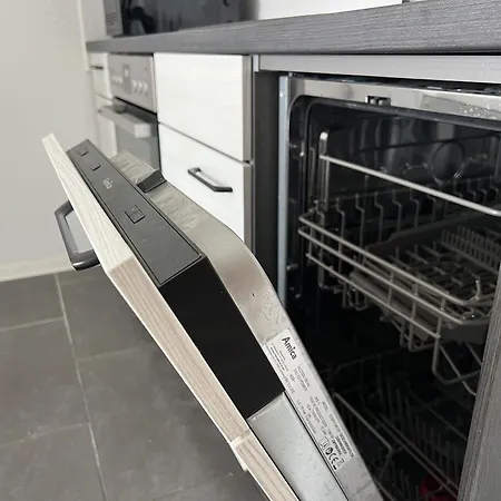 Modernes 5-personen Mit Vollausgestatteter Kueche, Balkon, Waschmaschine, Tv, Wifi *