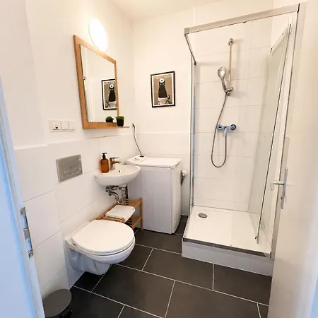 Modernes 5-personen Mit Vollausgestatteter Kueche, Balkon, Waschmaschine, Tv, Wifi *